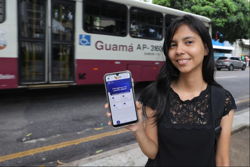 Usuários usam e aprovam aplicativo VAI- e Fácil nos ônibus
